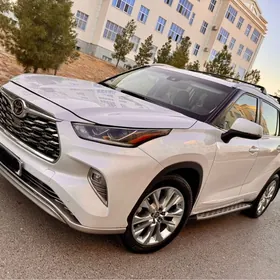 Toyota Highlander 2021