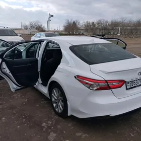 Toyota Camry 2019