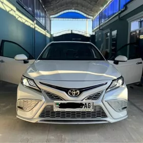 Toyota Camry 2021