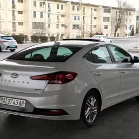 Hyundai Elantra 2019