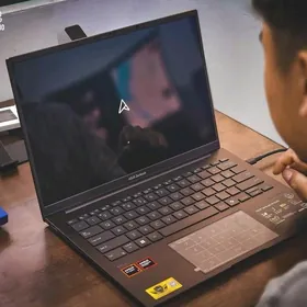 Asus ZenbooOLEDk/R7-8/16GB/1TB
