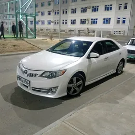 Toyota Camry 2014