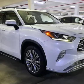 Toyota Highlander 2021