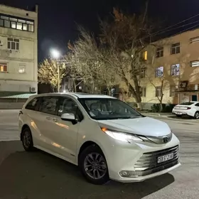 Toyota Sienna 2021