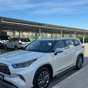 Toyota Highlander 2021