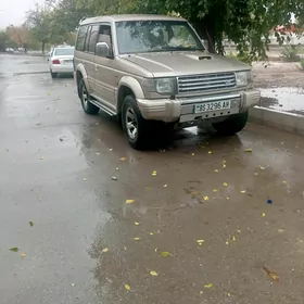 Mitsubishi Pajero 1992