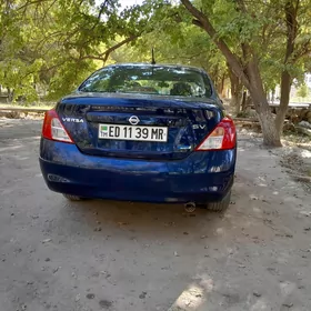 Nissan Versa 2011