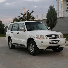 Mitsubishi Pajero 2005