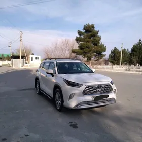 Toyota Highlander 2021