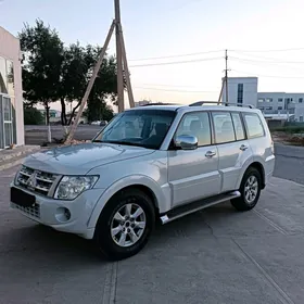 Mitsubishi Pajero 2012