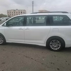 Toyota Sienna 2019