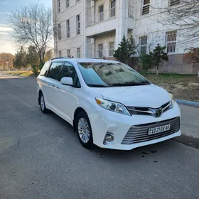 Toyota Sienna 2019