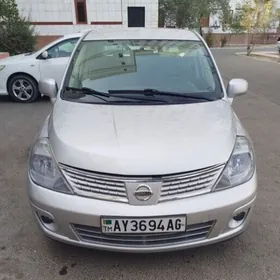 Nissan Versa 2011