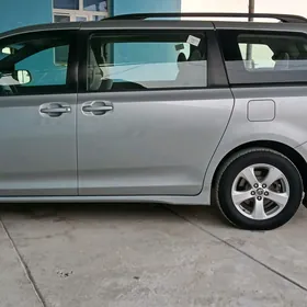 Toyota Sienna 2019