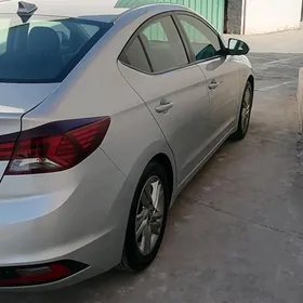 Hyundai Elantra 2019