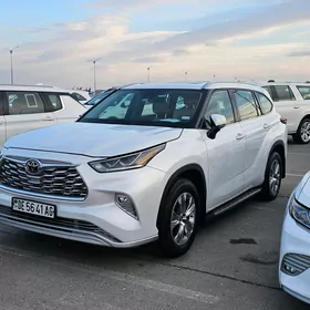 Toyota Highlander 2022