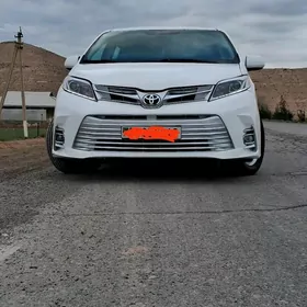 Toyota Sienna 2016