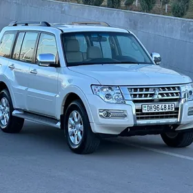 Mitsubishi Pajero 2020