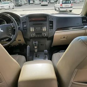 Mitsubishi Pajero 2014