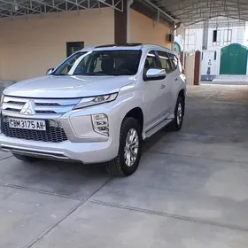 Mitsubishi Pajero 2020