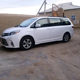 Toyota Sienna 2019