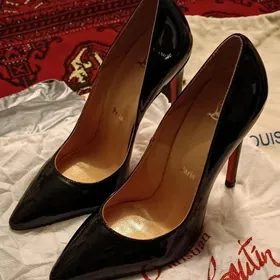 Marka: Christian Louboutin