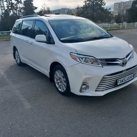 Toyota Sienna 2016