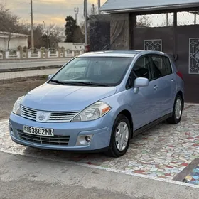 Nissan Versa 2011