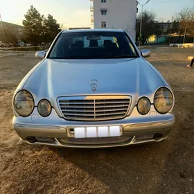 Mercedes-Benz E320 2001