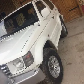 Mitsubishi Pajero 1991