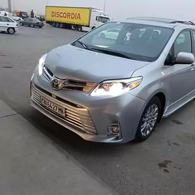 Toyota Sienna 2020