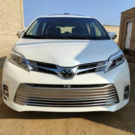 Toyota Sienna 2019