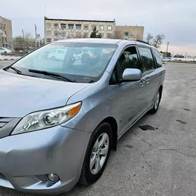 Toyota Sienna 2016