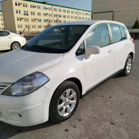 Nissan Tiida 2011