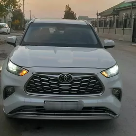 Toyota Highlander 2021