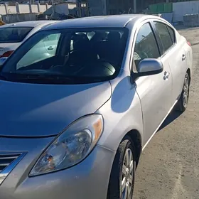 Nissan Versa 2012