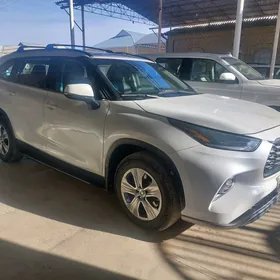 Toyota Highlander 2021