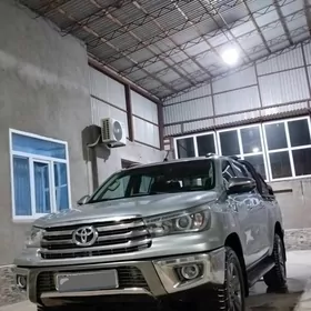 Toyota Hilux 2016