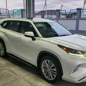 Toyota Highlander 2021