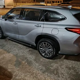 Toyota Highlander 2022