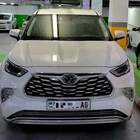 Toyota Highlander 2021