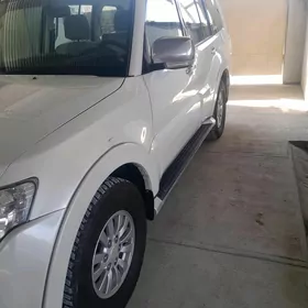 Mitsubishi Pajero 2010