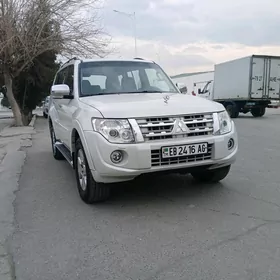 Mitsubishi Pajero 2013