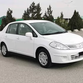 Nissan Tiida 2011