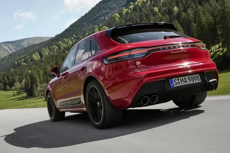 Не списывает со счетов: Porsche продлит жизнь Macan с ДВС