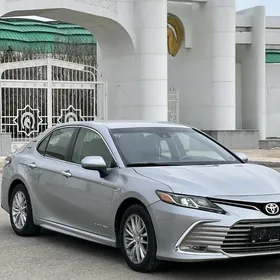 Toyota Camry 2021