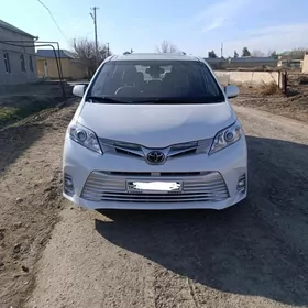 Toyota Sienna 2020