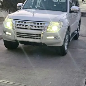 Mitsubishi Pajero 2015