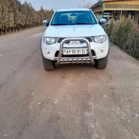 Mitsubishi L200 2011