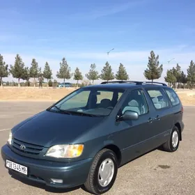 Toyota Sienna 2001